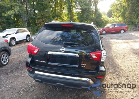 2017 Nissan Pathfinder Platinum/S/Sl/Sv z USA, uszkodzony, nr VIN 5N1DR2MM3HC610366